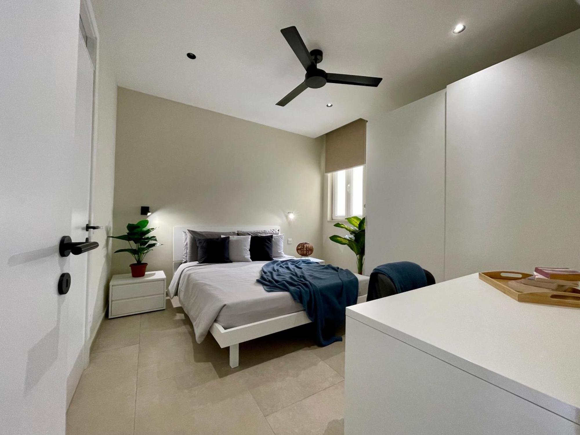Bugibba Square Seafront Lux Apartments By Holi St. Paul's Bay Exterior photo